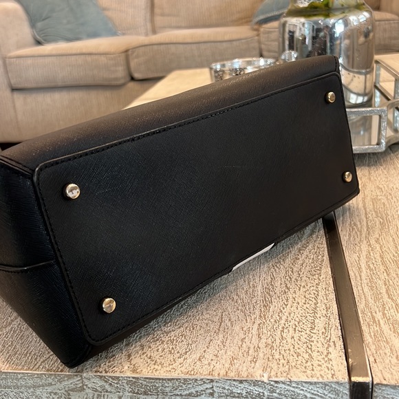 LIKE NEW Margot Shoulder Bag in Black & Pebble
kate spade New York - Picture 9 of 12